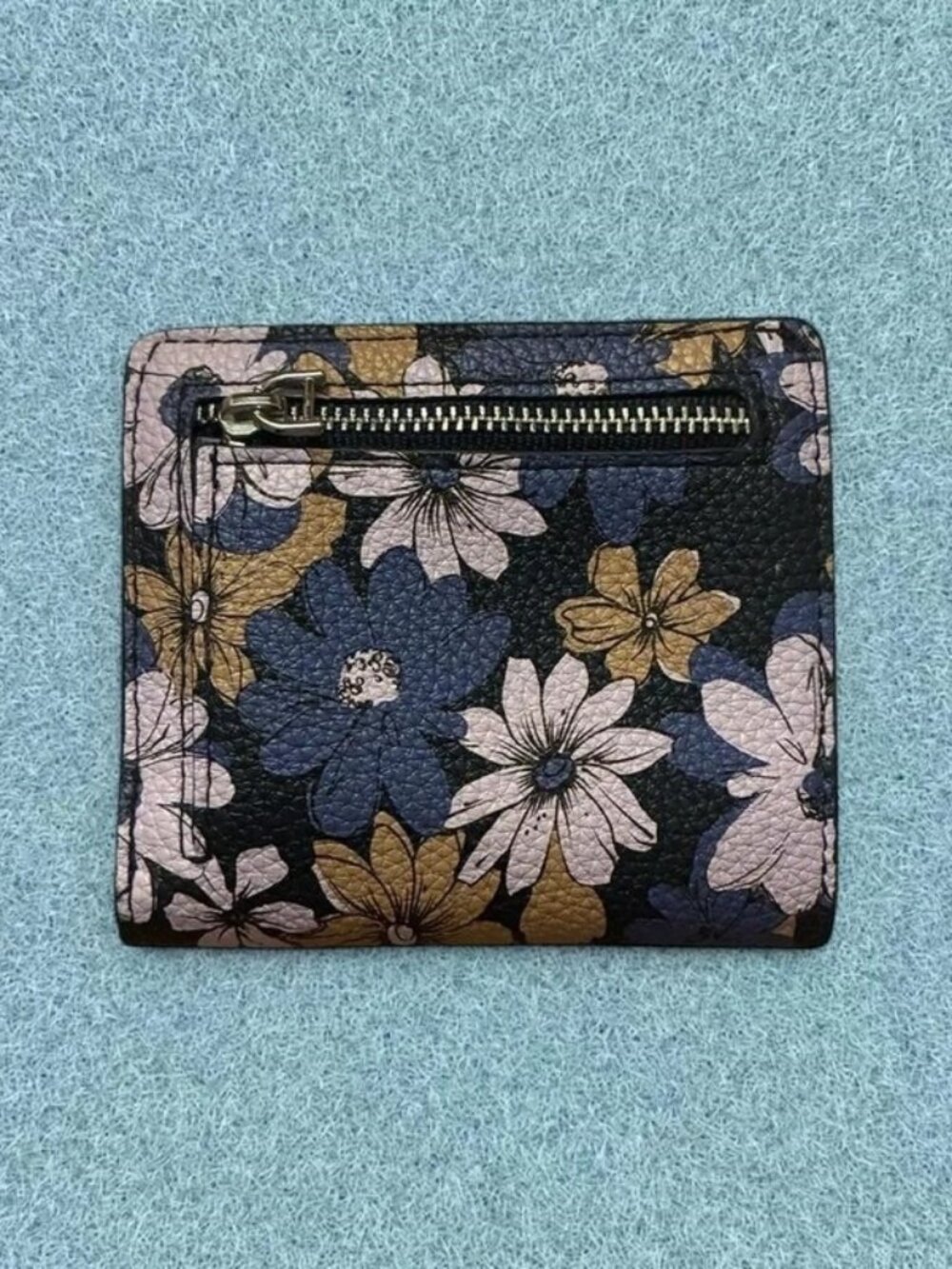 Vera Bradley Womens Faux Leather Small Wallet Floral Design